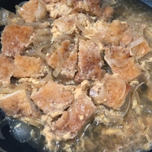 市販のチキンカツをめんつゆで簡単に☆卵とじカツ丼